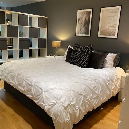 City Centre Modern Studio Apartment - Westone Free Wifi, Gym Access, Netflix Sheffield Zewnętrze zdjęcie