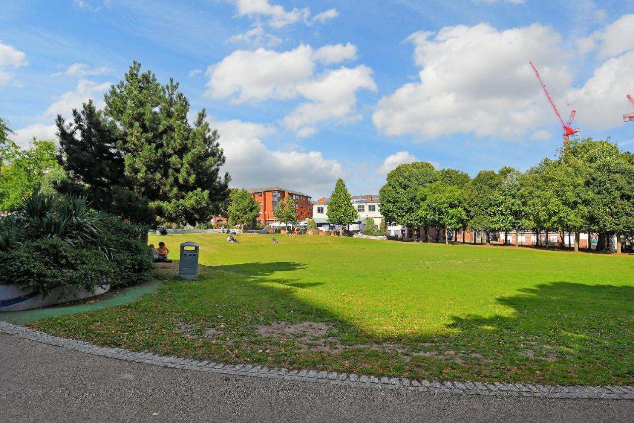 City Centre Modern Studio Apartment - Westone Free Wifi, Gym Access, Netflix Sheffield Zewnętrze zdjęcie